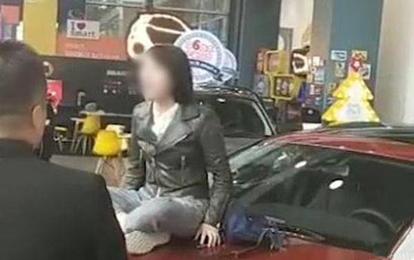 奔馳女車(chē)主維 權(quán)：到底是車(chē)的問(wèn)題還是4S店的問(wèn)題？